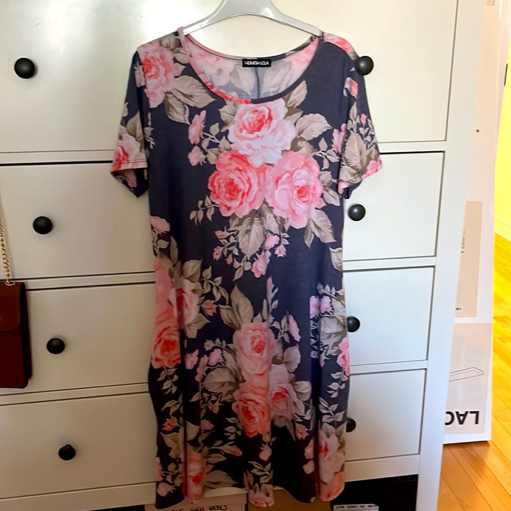 Flowy flower dress with pockets